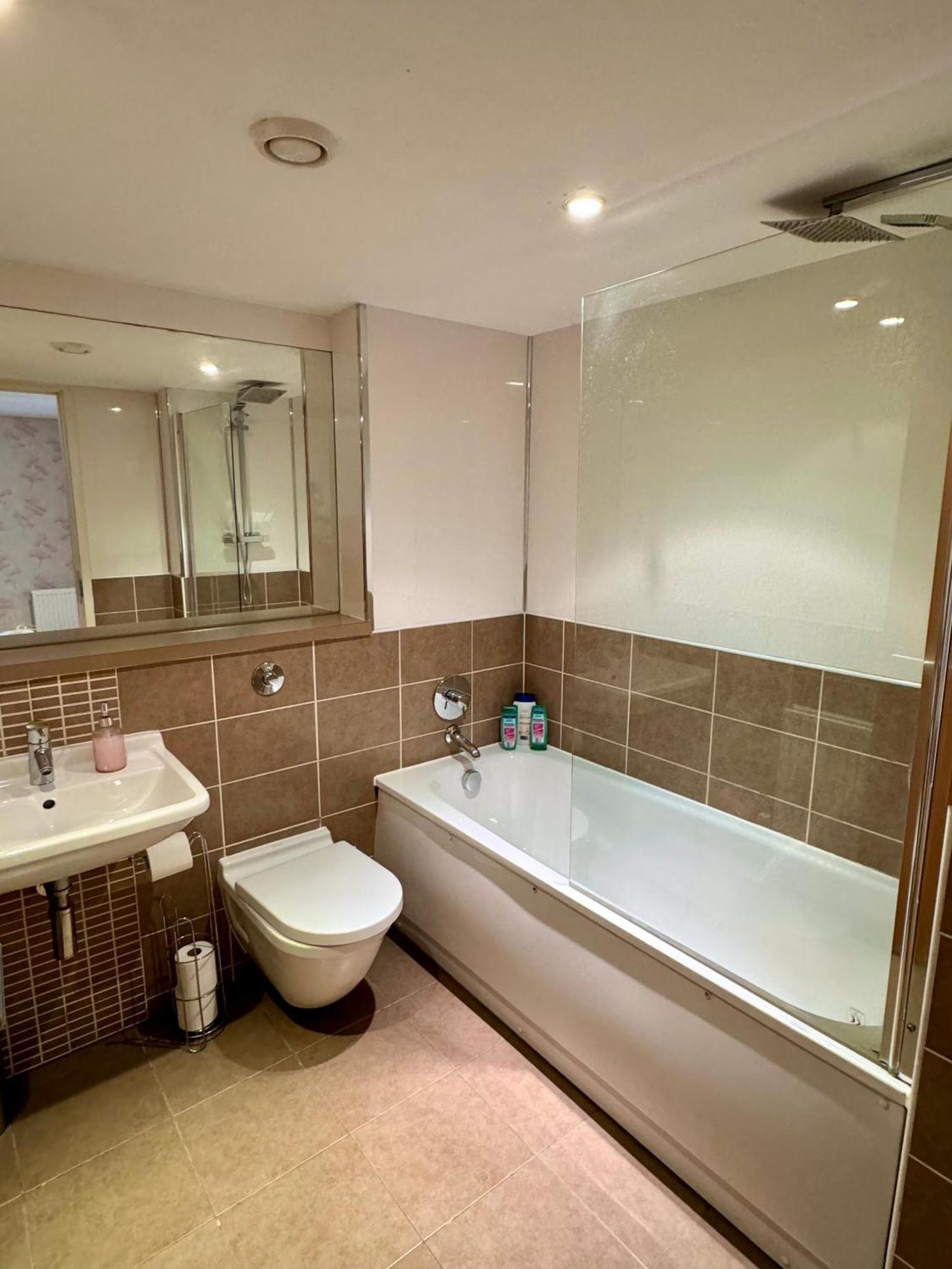 Merchant City Luxury 2 Bedroom Apartment With Secure Parking Available On Request Glasgow Buitenkant foto
